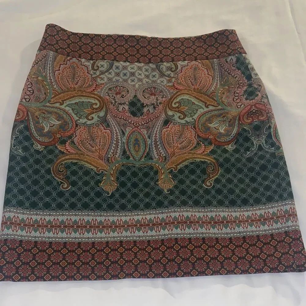 Elegant Antonio Melani  Paisley Patterned Skirt size 10
